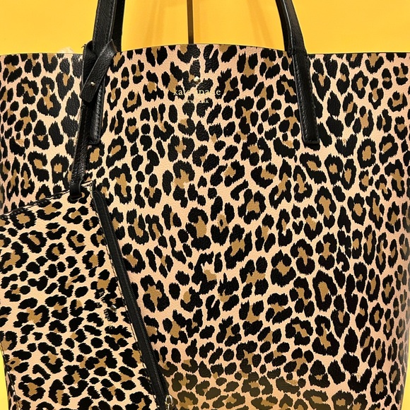 Kate Spade NY Reversible Leopard Print/Black Tote w/Pouch. Approx. 18 x 14 x 5 - Picture 1 of 17
